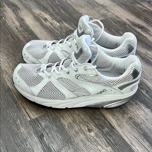 RYKA White Athletic Shoes with Breathable Mesh and Cushioned Sole